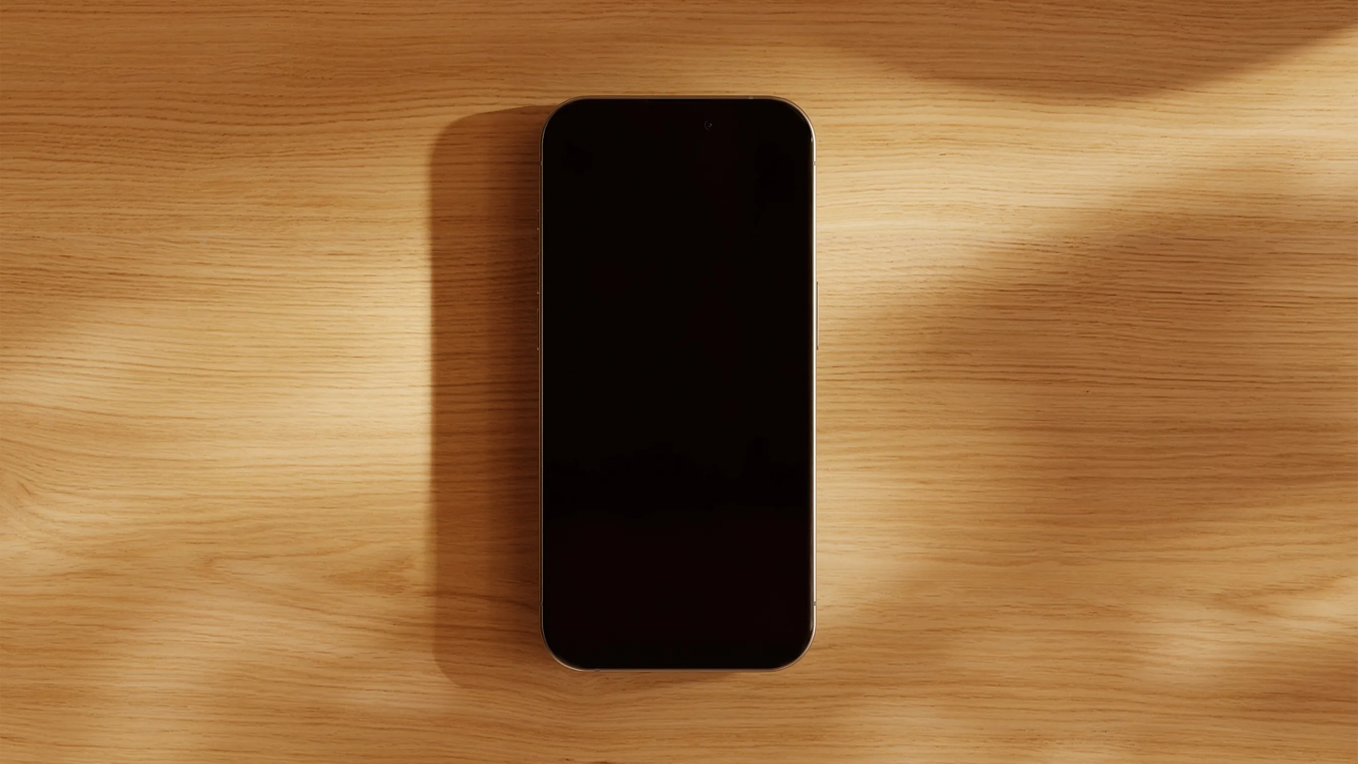 Ein Telefon auf einem Holztisch